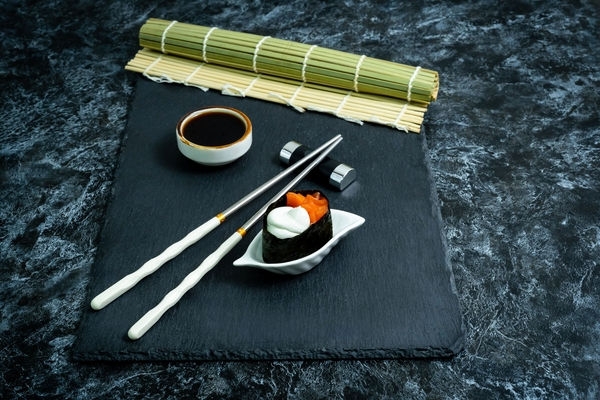 Сливочный гункан лосось