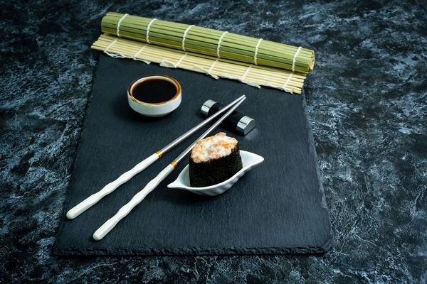 Запечённый гункан лосось