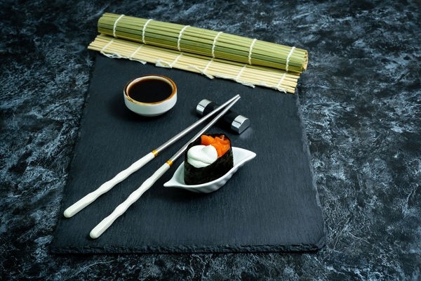 Сливочный гункан лосось