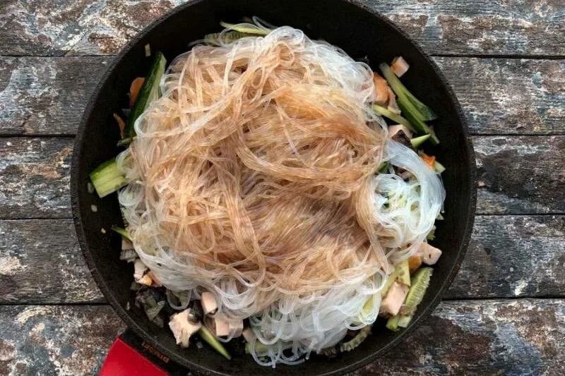 Фунчоза с соевым соусом 